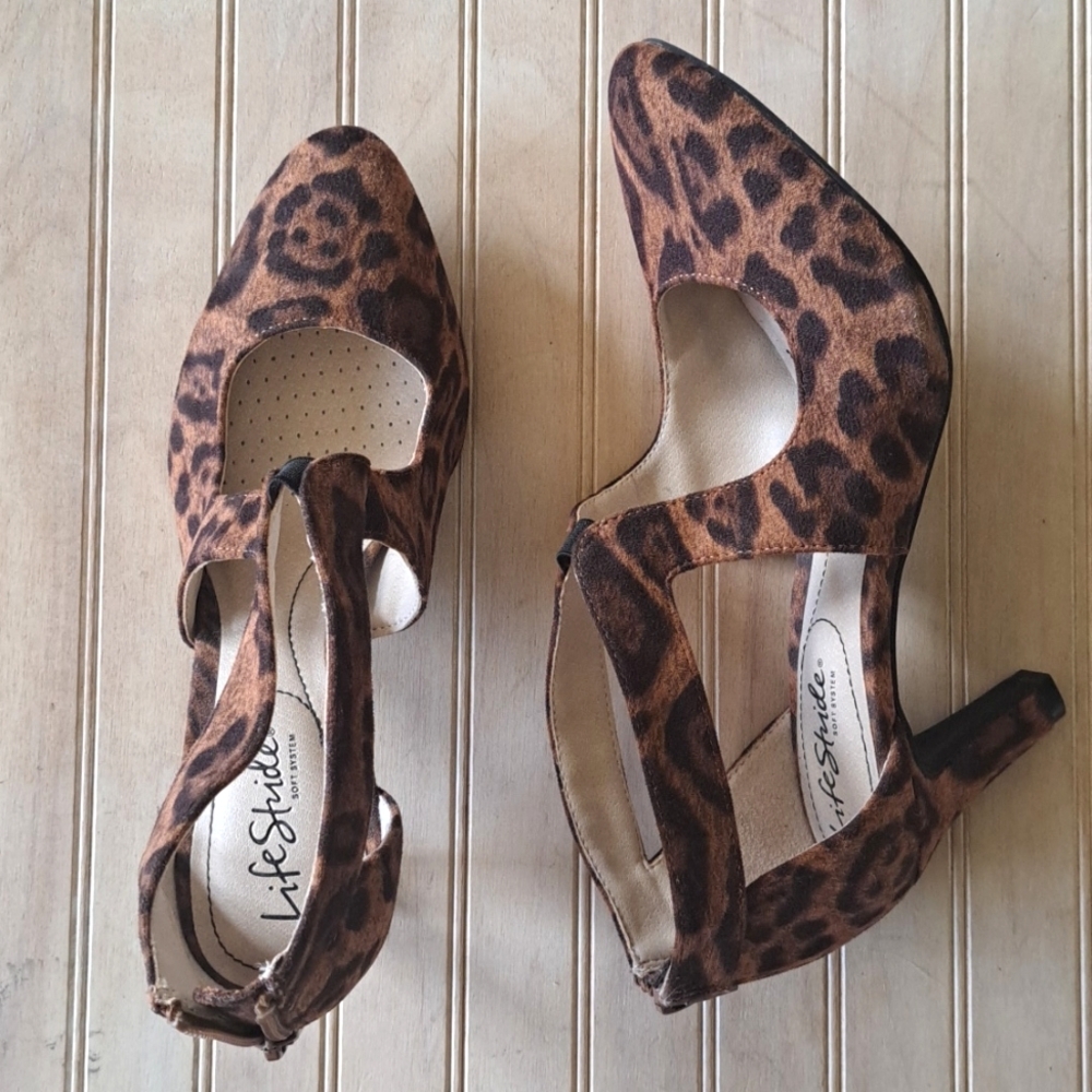 NWT Lifestride Giovanna Animal Print Kitten Heel Ankle Strap Pumps